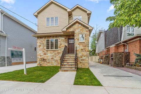 Photo of 365 Chelsea Street, Staten Island, NY 10307 (MLS # 1162051)