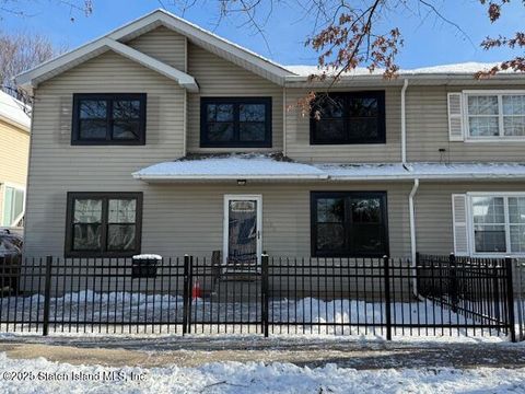 Photo of 133 Northfield Avenue, Staten Island, NY 10303 (MLS # 2507141)
