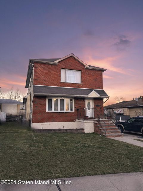 Photo of 15 Spratt Avenue #1, Staten Island, NY 10306 (MLS # 2403372)