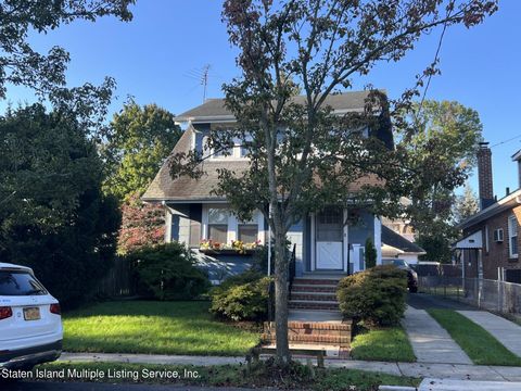 Photo of 112 Hull Avenue, Staten Island, NY 10306 (MLS # 1164885)