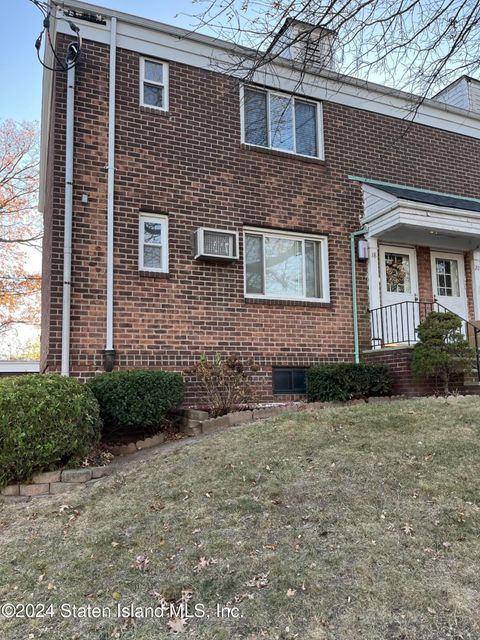 Photo of 18 Seth Ct Ct #A, Staten Island, NY 10301 (MLS # 2406370)