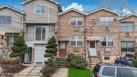 Photo of 19 Dayna Drive, Staten Island, NY 10305 (MLS # 2406833)