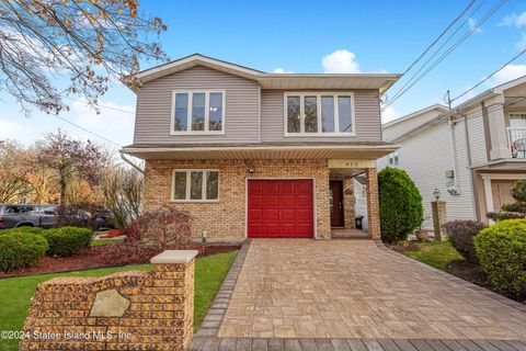 Photo of 822 Rathbun Avenue, Staten Island, NY 10309 (MLS # 2406682)