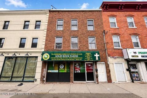 Photo of 665 Bay Street, Staten Island, NY 10304 (MLS # 2600947)