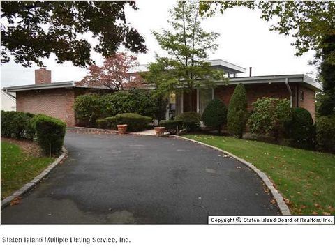 Photo of 157 Howard Avenue, Staten Island, NY 10301 (MLS # 1164015)