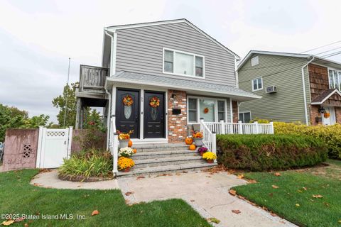 Photo of 65 E Scranton Avenue, Staten Island, NY 10308 (MLS # 2506124)