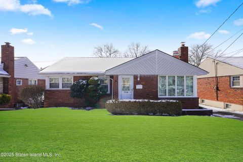 Photo of 204 Buel Avenue, Staten Island, NY 10305 (MLS # 2500332)