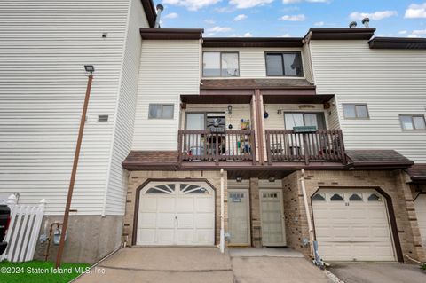 Photo of 20 Eric Lane, Staten Island, NY 10308 (MLS # 2405535)