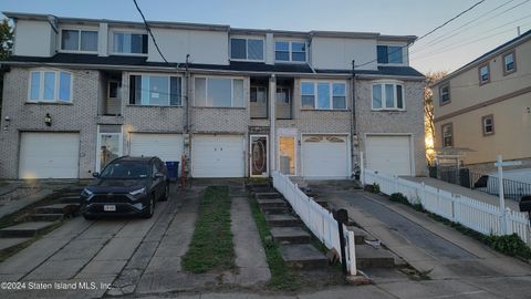Photo of 26 Mapleton Avenue, Staten Island, NY 10306 (MLS # 2405977)