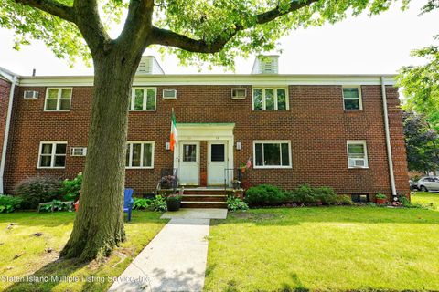 Photo of 55 Seth Court, Staten Island, NY 10301 (MLS # 1163260)