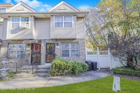 Photo of 277 Skyline Drive, Staten Island, NY 10304 (MLS # 2406165)
