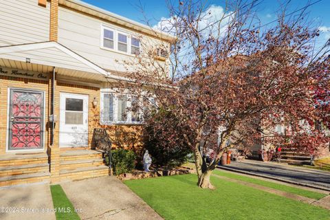 Photo of 105 Midland Avenue, Staten Island, NY 10306 (MLS # 2406827)