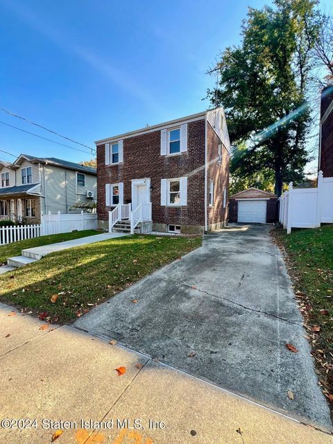 Photo of 190 Vanderbilt Avenue, Staten Island, NY 10304 (MLS # 2406079)
