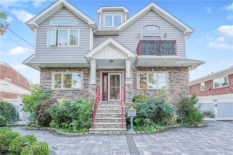 Photo of 68 Kensington Avenue, Staten Island, NY 10305 (MLS # 2505892)