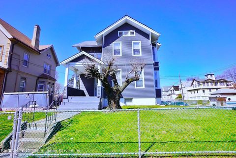 Photo of 31 De Groot Place, Staten Island, NY 10310 (MLS # 1161091)