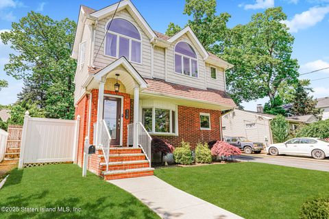 Photo of 318 Beach Road, Staten Island, NY 10312 (MLS # 2502506)