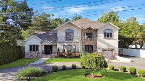 Photo of 143 Clay Pit Road, Staten Island, NY 10309 (MLS # 1163969)