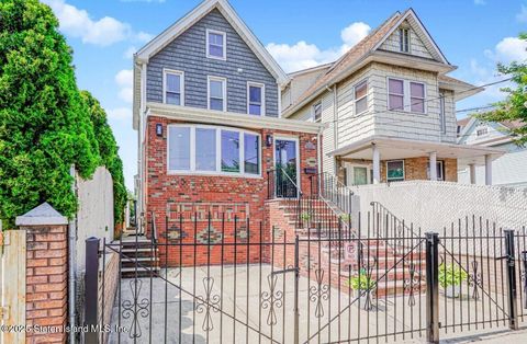 Photo of 938 Post Avenue, Staten Island, NY 10302 (MLS # 2503898)
