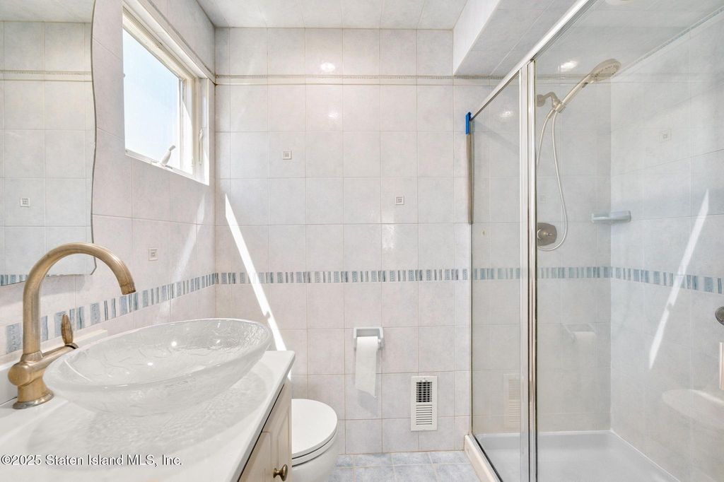 Photo of 25 Monroe Place, Staten Island, NY 10314 (MLS # 2502431)