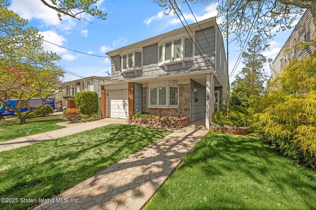Photo of 25 Monroe Place, Staten Island, NY 10314 (MLS # 2502431)