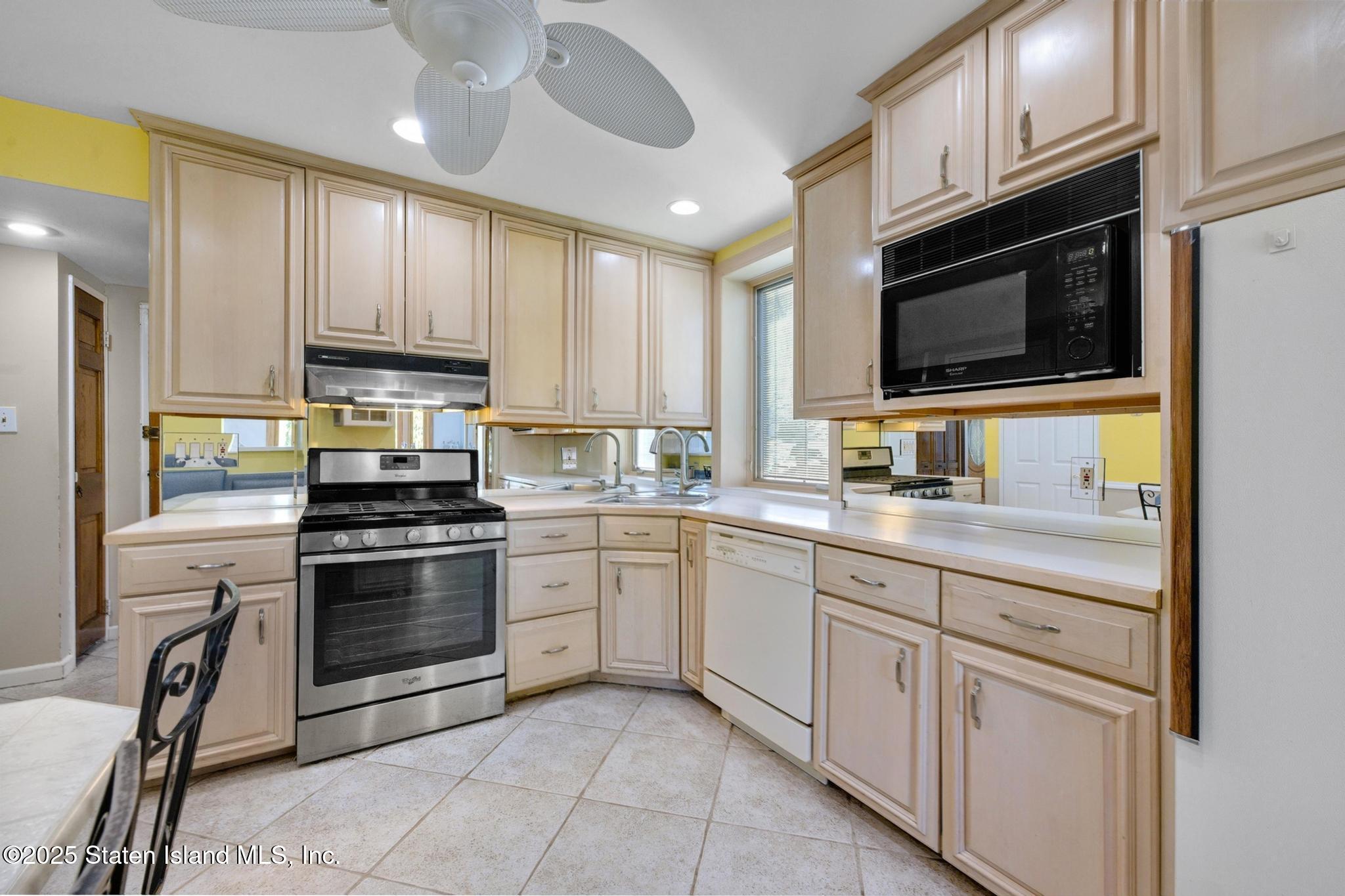 25 Monroe Place, Staten Island, New York image 10