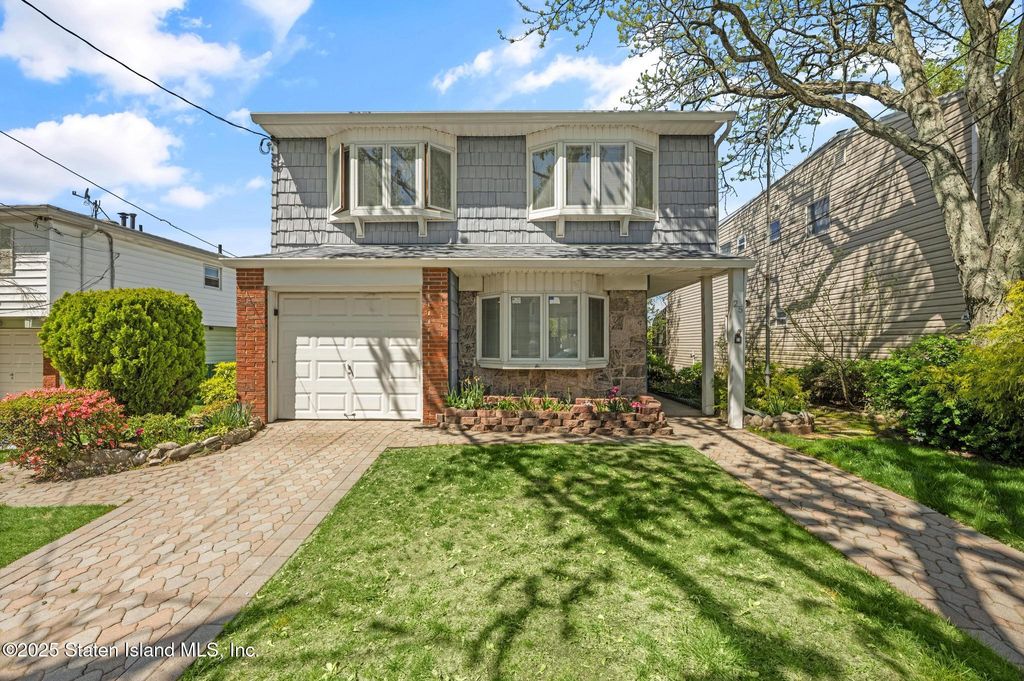 Photo of 25 Monroe Place, Staten Island, NY 10314 (MLS # 2502431)