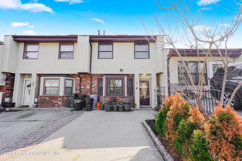 Photo of 165 Russek Drive, Staten Island, NY 10312 (MLS # 2501765)