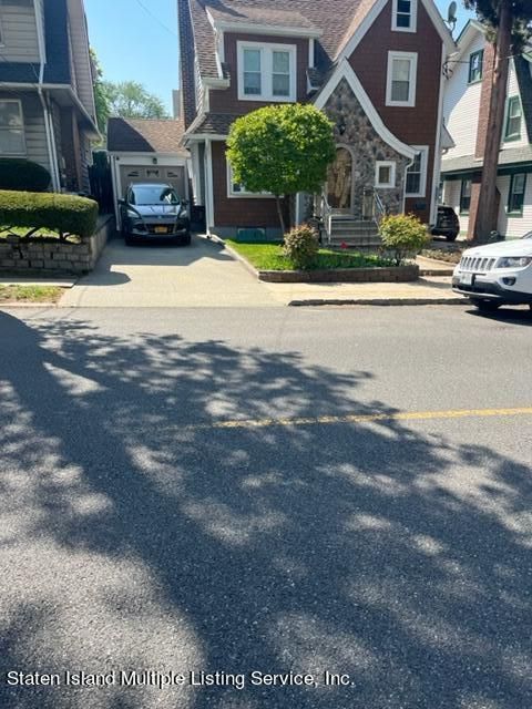 Photo of 592 Bard Avenue, Staten Island, NY 10310 (MLS # 1161626)