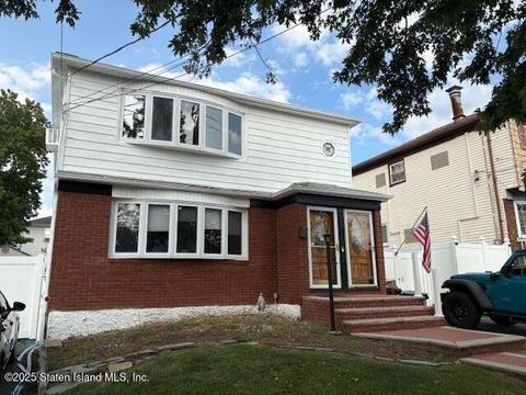 Photo of 475 Beach Road, Staten Island, NY 10312 (MLS # 2505487)