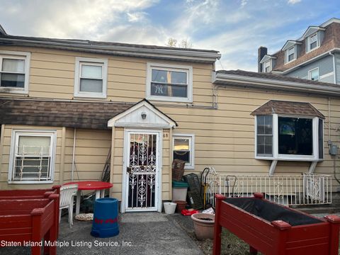 Photo of 68 Arthur Avenue, Staten Island, NY 10305 (MLS # 1160653)