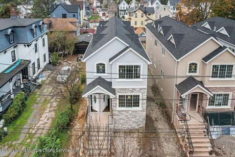 Photo of 116 Taylor Street, Staten Island, NY 10310 (MLS # 1165754)