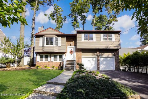 Photo of 149 Satterlee Street, Staten Island, NY 10307 (MLS # 1158148)