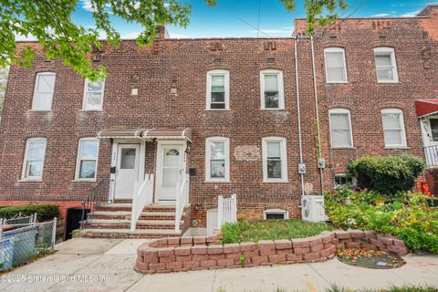 Photo of 245 Franklin Avenue, Staten Island, NY 10301 (MLS # 2506155)