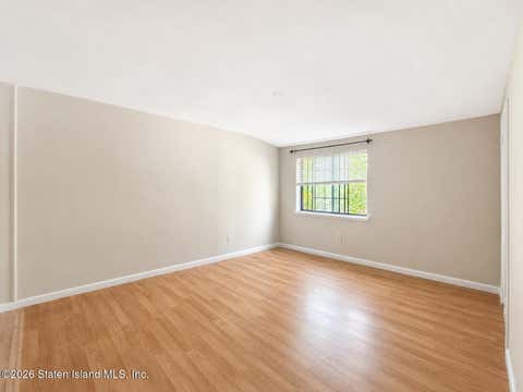 Apartment For Rent - 27 Luke Court<br/> Richmond County, Staten Island, NY 10306