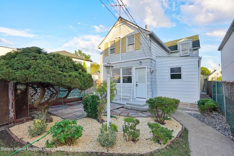 Photo of 66 Saint Marys Avenue, Staten Island, NY 10305 (MLS # 1164325)