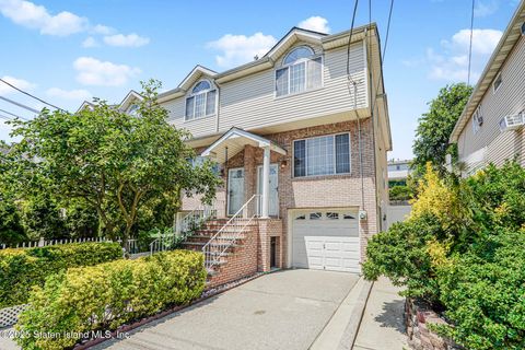 Photo of 39 Winfield Avenue, Staten Island, NY 10305 (MLS # 2504419)