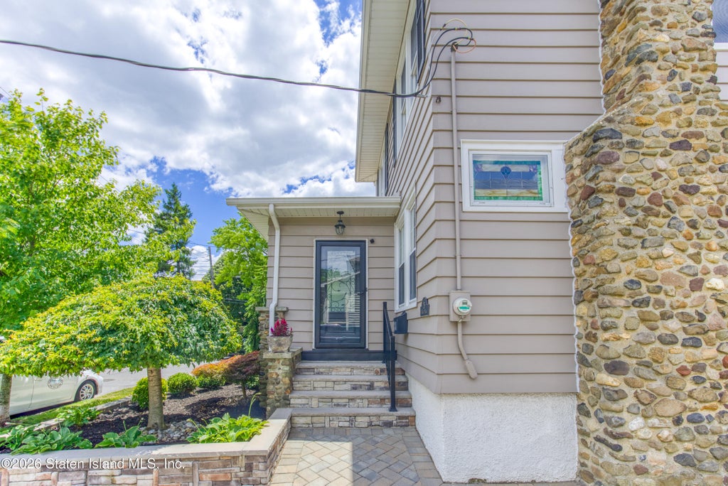 Photo of 26 Dakota Place, Staten Island, NY 10314 (MLS # 2603421)