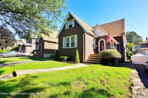 Photo of 44 Forest Road, Staten Island, NY 10304 (MLS # 1164048)