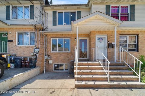 Photo of 20 Caroline Street, Staten Island, NY 10310 (MLS # 2405142)
