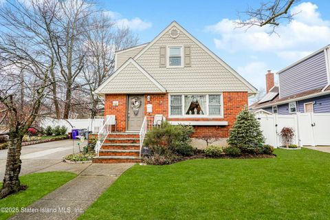 Photo of 51 Osage Lane, Staten Island, NY 10312 (MLS # 2501540)