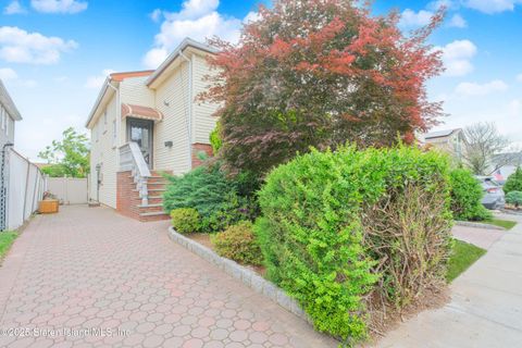 Photo of 31 Tynan Street, Staten Island, NY 10312 (MLS # 2502944)