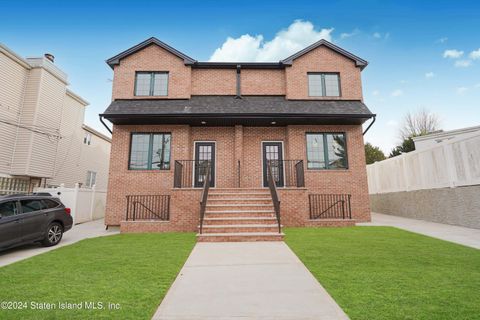 Photo of 701 Willowbrook Road, Staten Island, NY 10314 (MLS # 2502800)