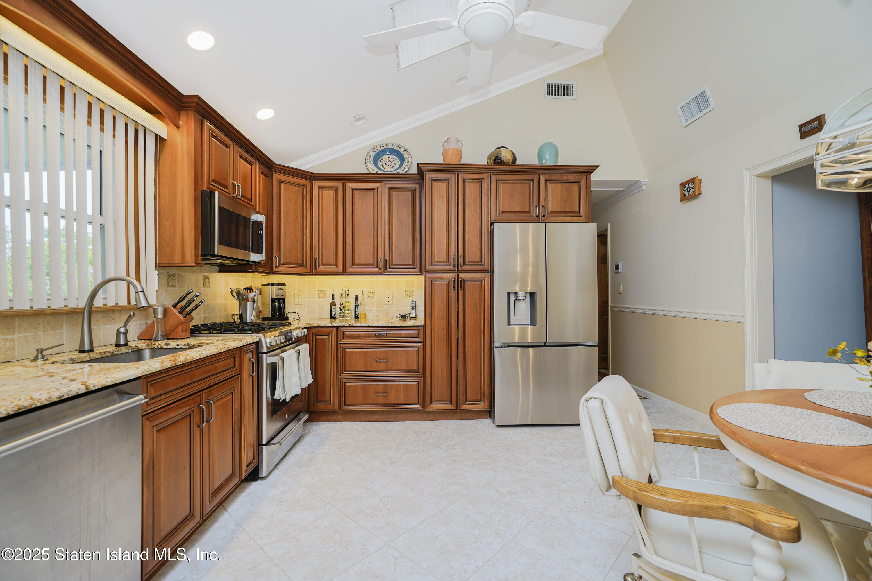 389 Sycamore Street, Staten Island, New York image 17