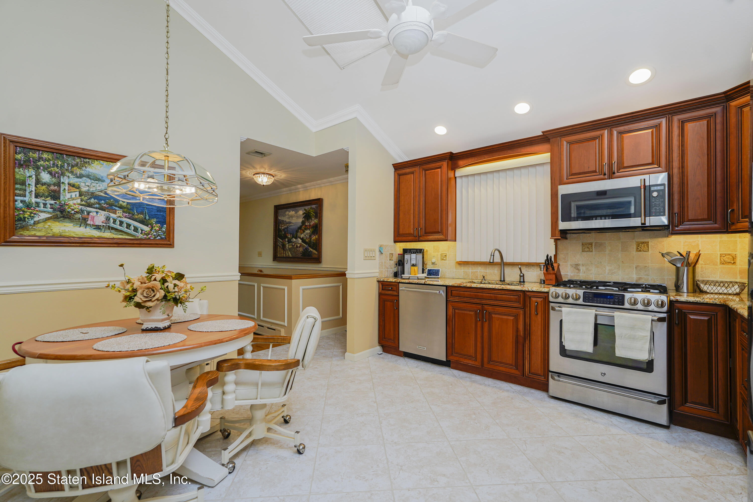 389 Sycamore Street, Staten Island, New York image 15