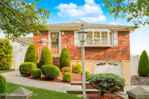 Photo of 389 Sycamore Street, Staten Island, NY 10312 (MLS # 2503157)