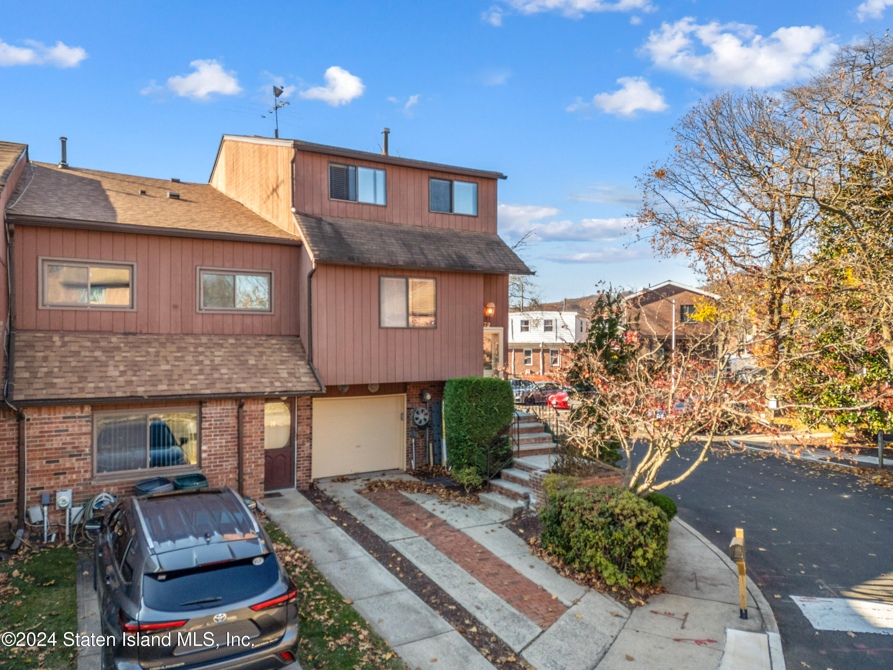 72 Alan Loop, Staten Island, New York image 2