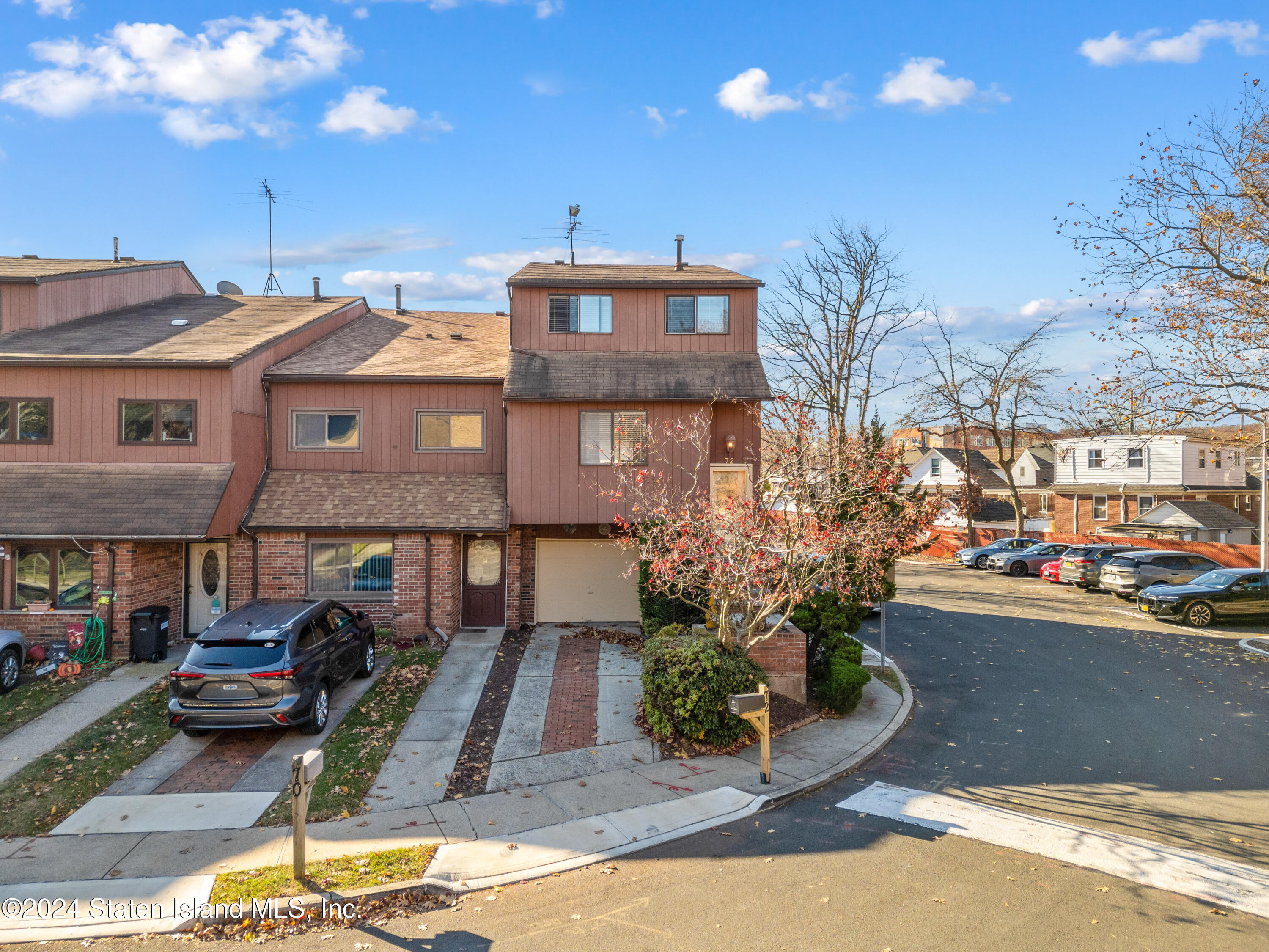 72 Alan Loop, Staten Island, New York image 1