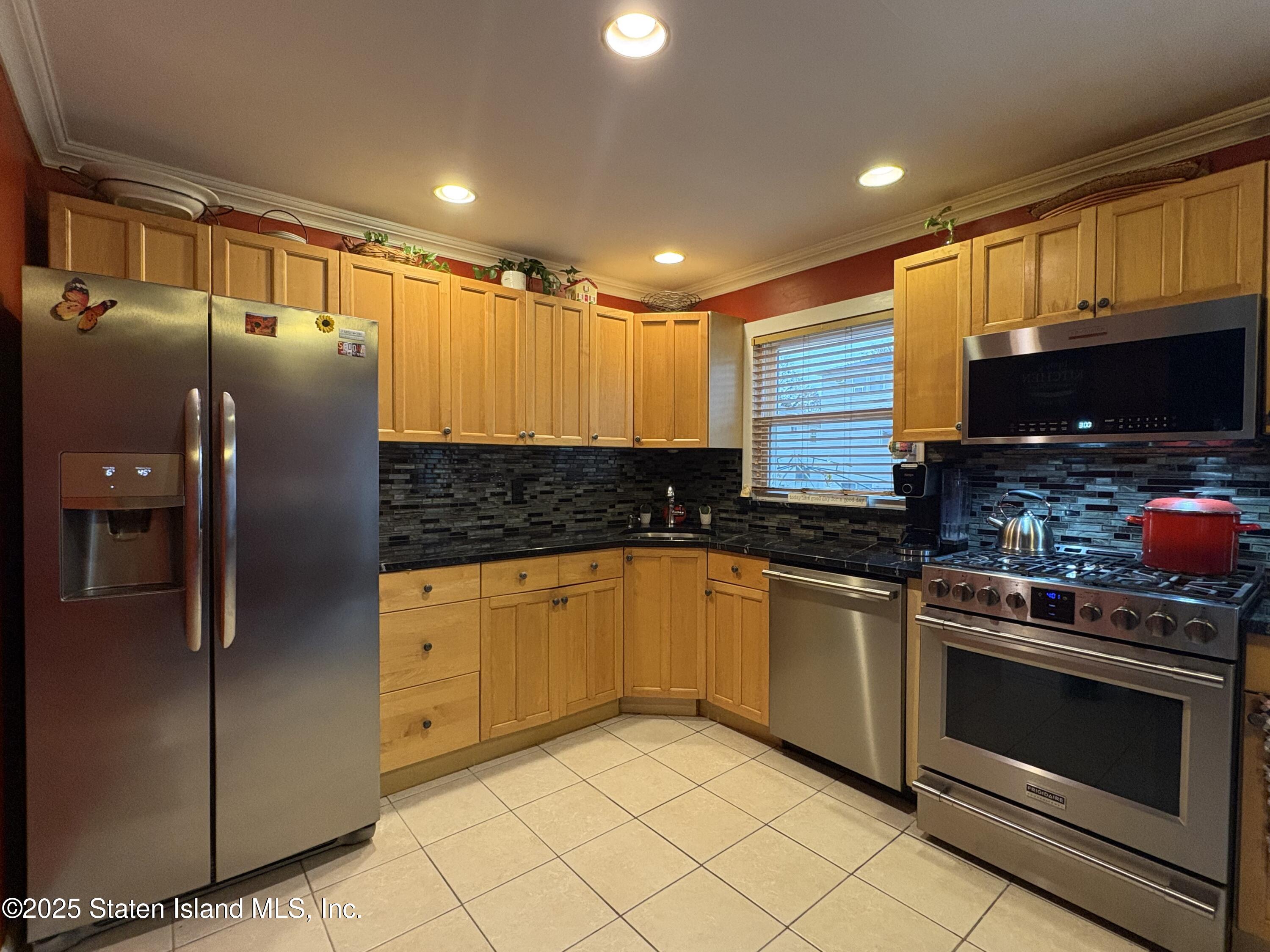 Staten Island, New York 10308, United States, 3 Bedrooms Bedrooms, ,2 BathroomsBathrooms,Residential,Active,249280