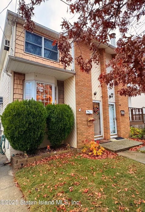 Photo of 22 Heinz Avenue, Staten Island, NY 10308 (MLS # 2506891)