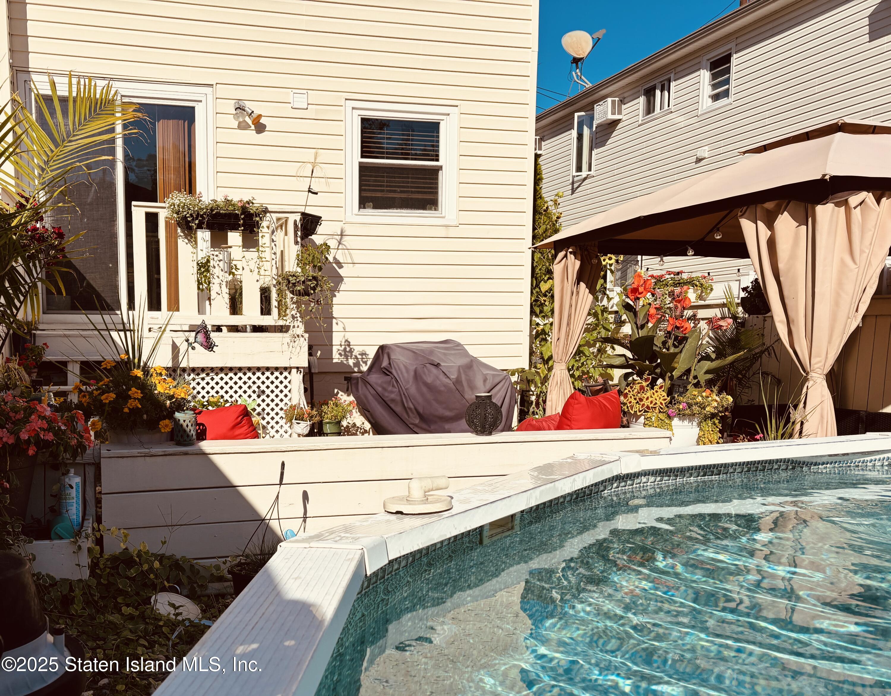 Staten Island, New York 10308, United States, 3 Bedrooms Bedrooms, ,2 BathroomsBathrooms,Residential,Active,249280